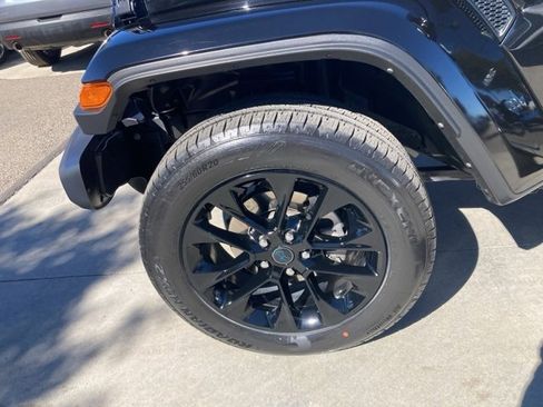 Used 2024 Jeep Wrangler Unlimited Sahara image 12