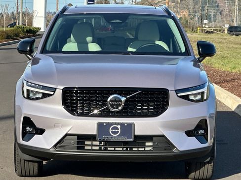 New 2026 Volvo XC40 B5 Plus w/ Protection Package Premier image 8