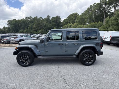 Used 2025 Jeep Wrangler Unlimited Sahara w/ Safety Group AWD/4WD image 4