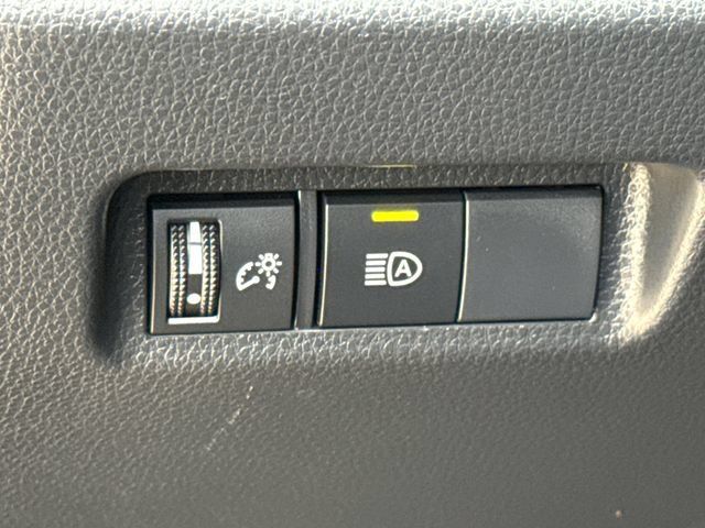 Used 2025 Toyota RAV4 LE AWD/4WD image 22