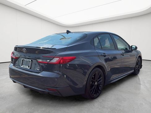 Used 2025 Toyota Camry SE FWD image 8