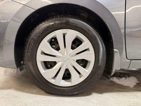 Used 2021 Nissan Versa S FWD image 32
