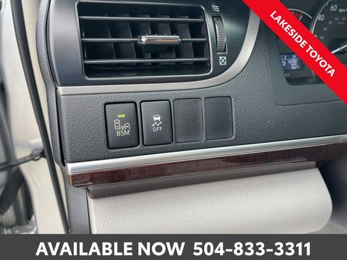 Used 2014 Toyota Camry XLE image 26