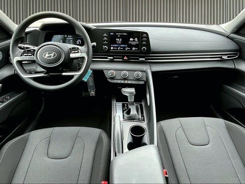 New 2026 Hyundai Elantra SE FWD image 6