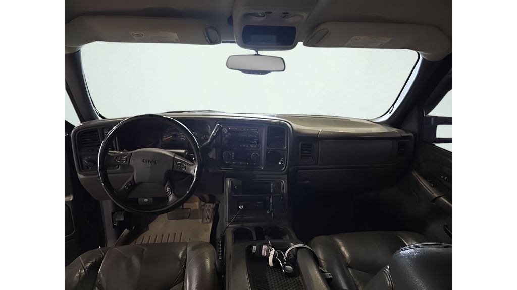Used 2004 GMC Sierra 2500 SLT w/ Heavy-Duty Power Package AWD/4WD image 11