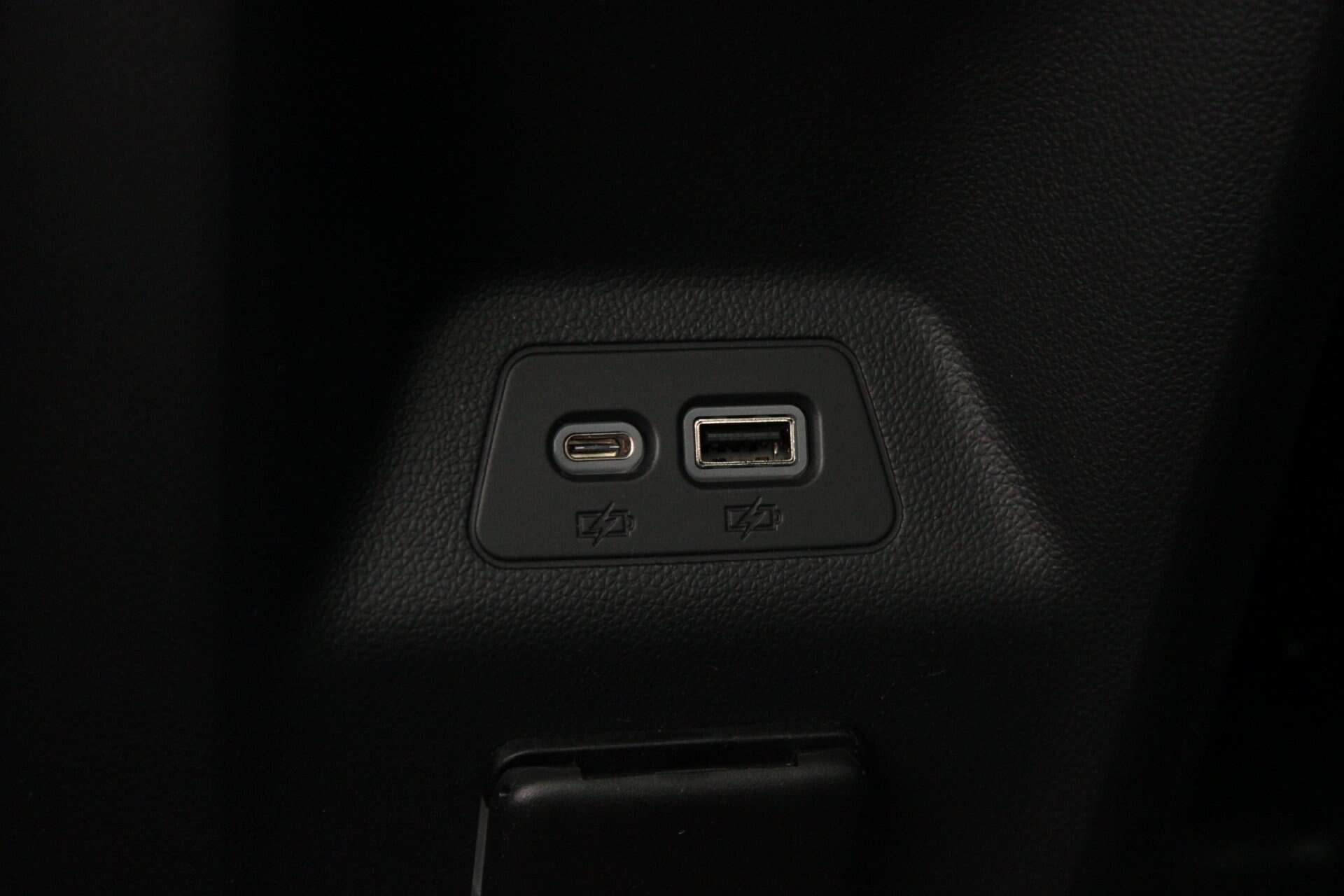Used 2022 Buick Envision Avenir w/ Technology Package II FWD image 25
