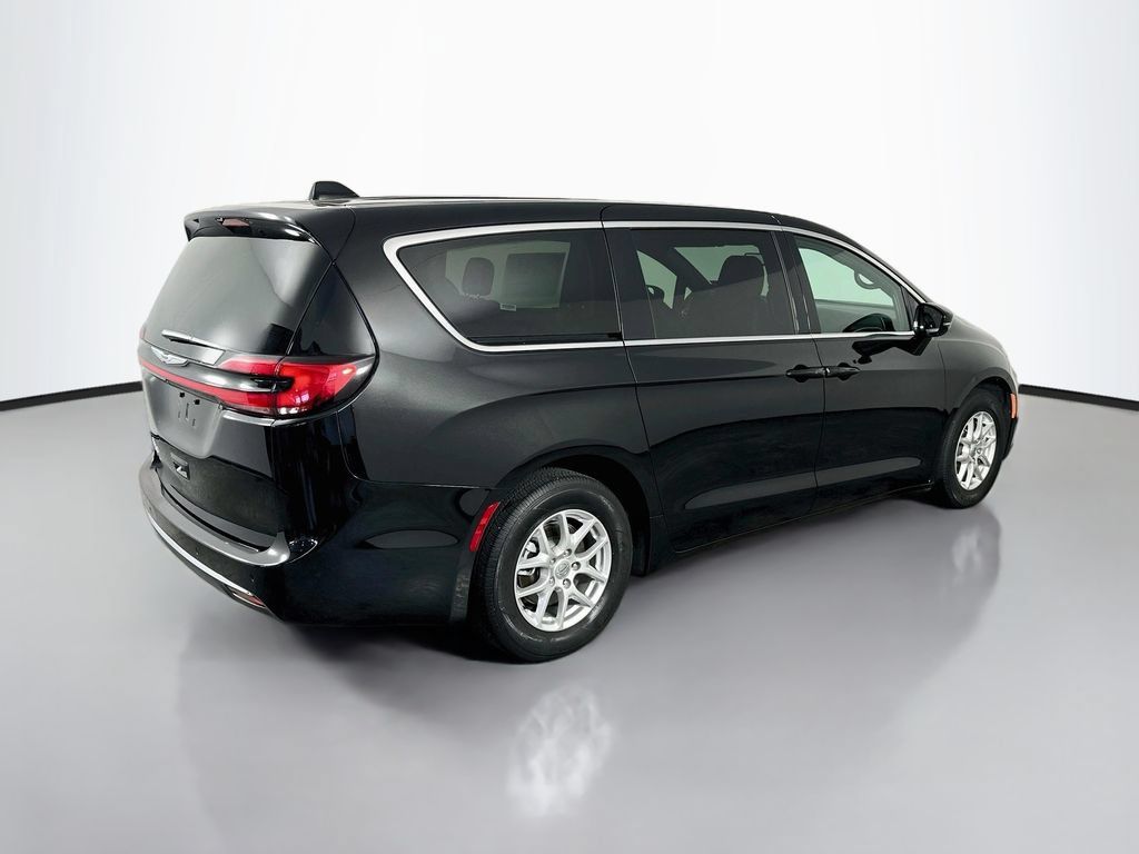 Used 2025 Chrysler Pacifica Select FWD image 7