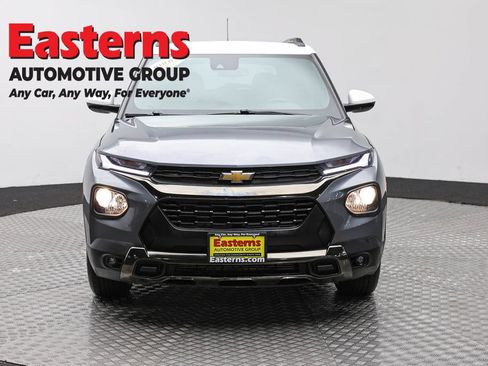Used 2021 Chevrolet TrailBlazer ACTIV w/ Convenience Package FWD image 2