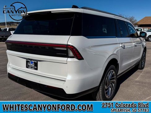 New 2026 Lincoln Navigator L Reserve AWD/4WD image 9