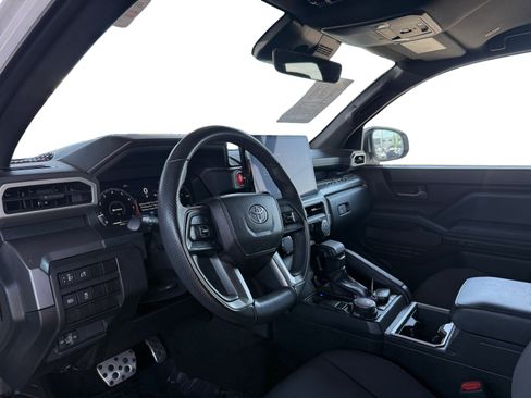 Used 2024 Toyota Tacoma TRD Sport AWD/4WD image 9