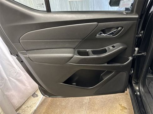 Used 2023 Chevrolet Traverse LT image 24
