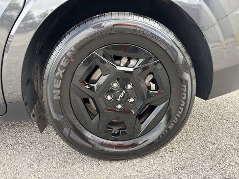 Used 2026 Kia Carnival FWD image 18