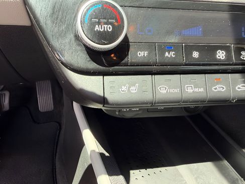 Used 2023 Hyundai Elantra Limited FWD image 30