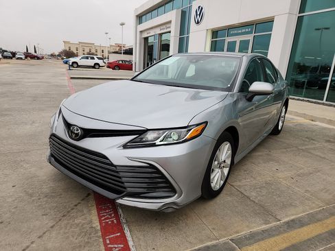 Used 2024 Toyota Camry LE image 3