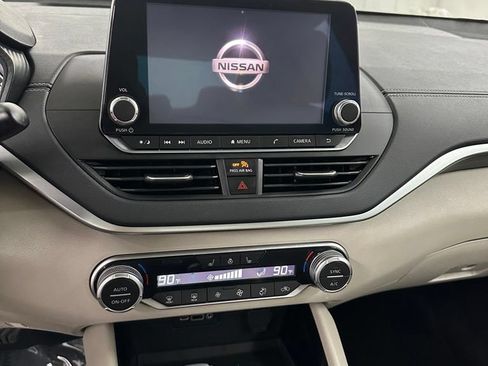 Used 2020 Nissan Altima 2.5 SV FWD image 18