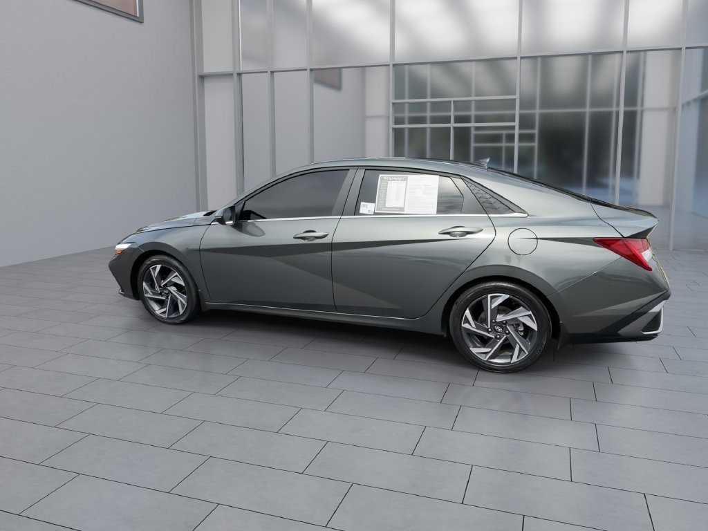 Used 2025 Hyundai Elantra Limited FWD image 5