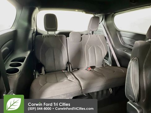 Used 2021 Chrysler Pacifica Touring w/ S Appearance Package FWD image 16