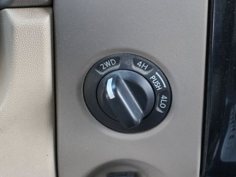 Used 2013 Nissan Titan SV w/ SV Value Truck Pkg image 28