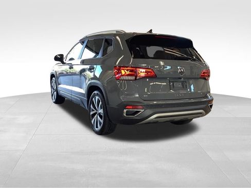 Used 2023 Volkswagen Taos SE w/ Panoramic Sunroof Package AWD/4WD image 4