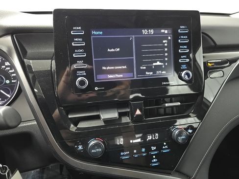 Used 2022 Toyota Camry SE image 24