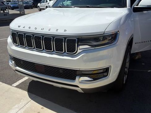 Used 2022 Jeep Wagoneer Series II AWD/4WD image 1
