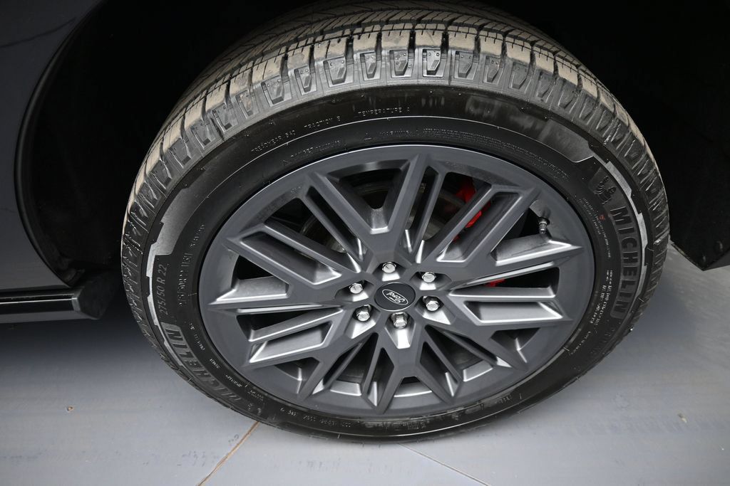 Used 2025 Ford Expedition Platinum w/ Stealth Performance Package AWD/4WD image 13