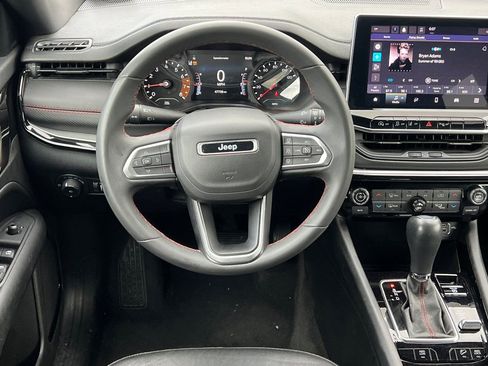 Used 2024 Jeep Compass Trailhawk image 16