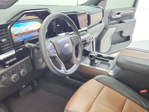 Used 2024 Chevrolet Silverado 1500 High Country w/ Technology Package AWD/4WD image 10