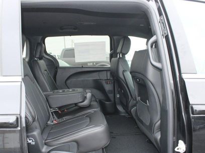 New 2026 Chrysler Pacifica Select