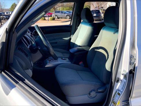 Used 2012 Toyota Tacoma PreRunner image 7