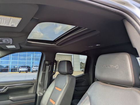 Used 2024 GMC Sierra 1500 AT4 w/ Technology Package image 10