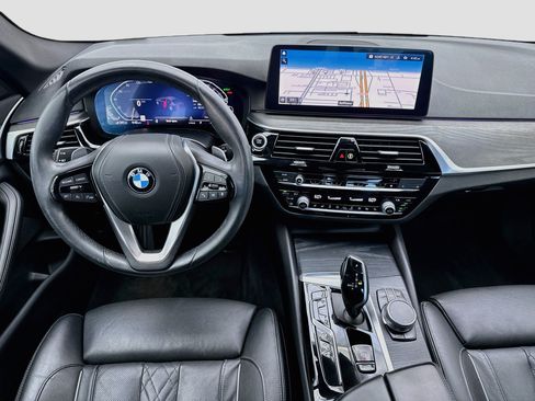 Used 2021 BMW 530e w/ Luxury Seating Package RWD image 15