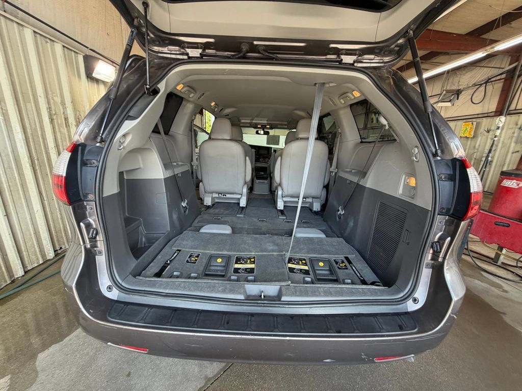 Used 2015 Toyota Sienna XLE AWD/4WD image 23
