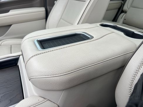 Used 2021 GMC Yukon Denali w/ Denali Premium Package image 13