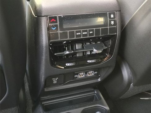 New 2025 Jeep Grand Cherokee L Altitude image 32