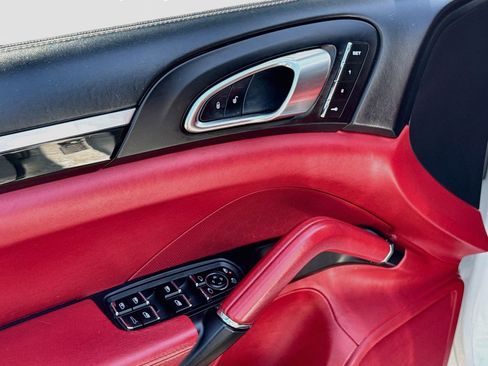 Used 2016 Porsche Cayenne w/ Premium Package image 18