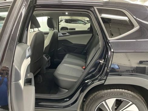 New 2025 Volkswagen Taos SE w/ Panoramic Sunroof Package AWD/4WD image 8