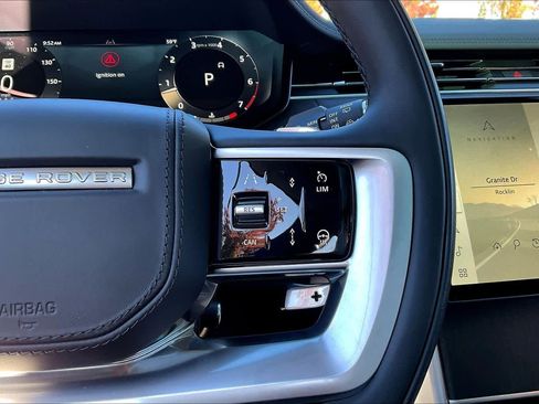 New 2025 Land Rover Range Rover Long Wheelbase SE image 18