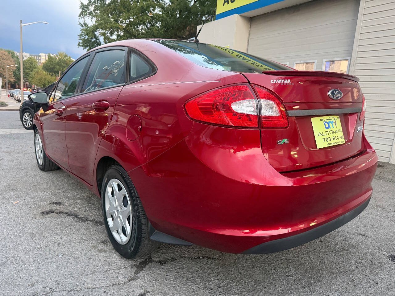 Used 2013 Ford Fiesta SE w/ Super Fuel Economy Pkg FWD image 3