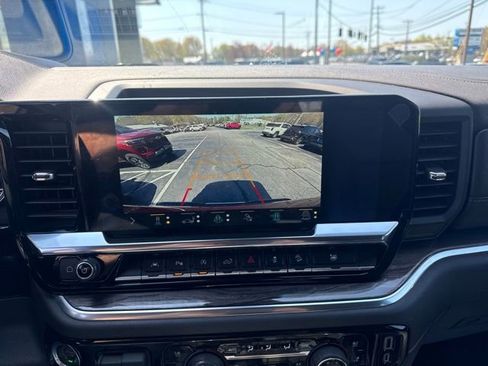 Used 2022 Chevrolet Silverado 1500 LTZ w/ LTZ Premium Package AWD/4WD image 13