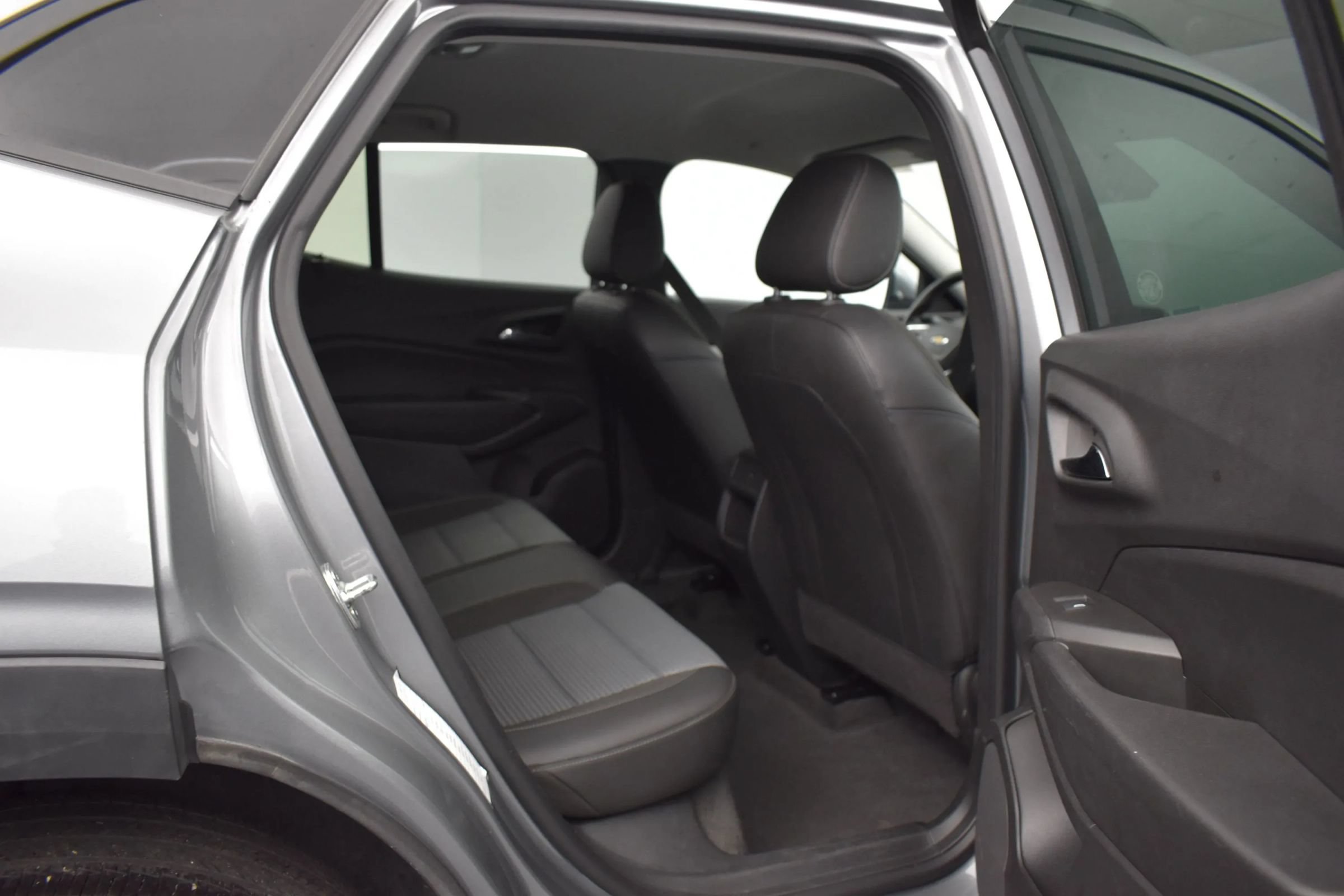 Used 2025 Chevrolet Trax LT w/ LT Convenience Package FWD image 18