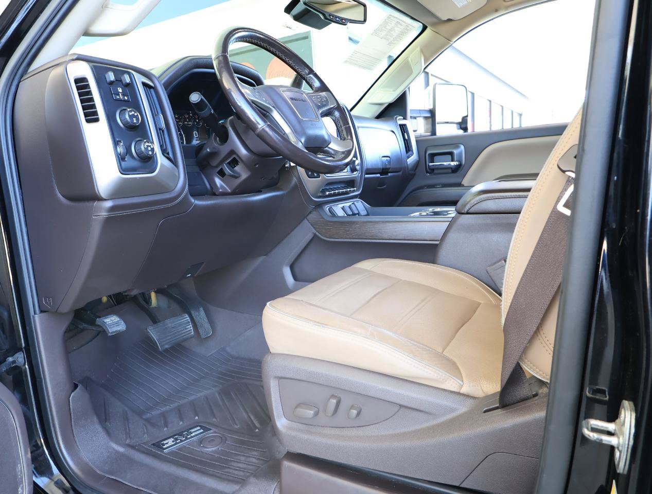 Used 2019 GMC Sierra 2500 Denali w/ Duramax Plus Package AWD/4WD image 38