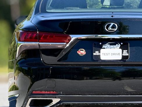 Used 2018 Lexus LS 500 AWD w/ Accessory Package (Z2) image 16