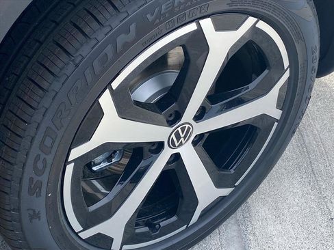 New 2026 Volkswagen Tiguan SE image 11