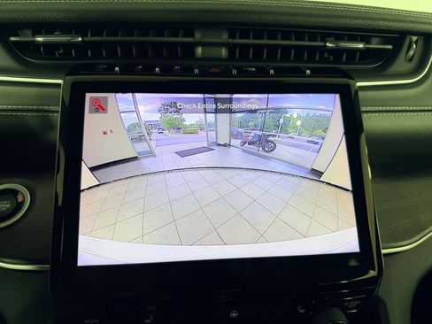 Used 2023 Jeep Grand Cherokee Limited AWD/4WD image 21