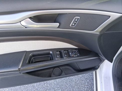 Used 2020 Ford Fusion SE w/ Equipment Group 151A image 9