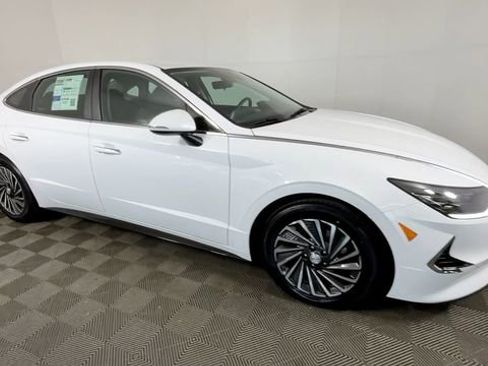 Used 2023 Hyundai Sonata SEL w/ Cargo Package FWD image 2