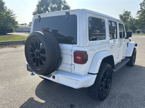 Used 2021 Jeep Wrangler Unlimited Sahara AWD/4WD image 3