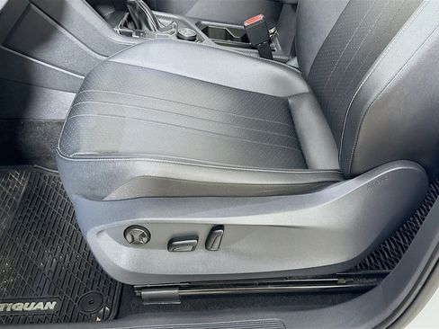 Used 2023 Volkswagen Tiguan SE w/ Panoramic Sunroof Package AWD/4WD image 22