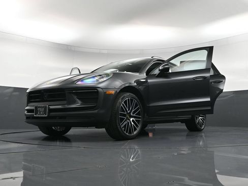 Certified 2026 Porsche Macan AWD/4WD image 37